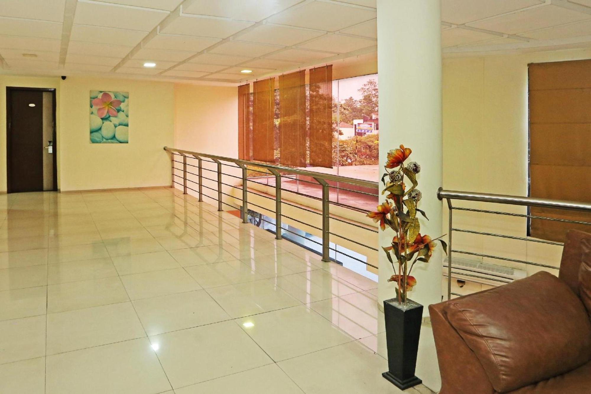 Super Oyo Townhouse Oak Hotel Fiducia Serpong Εξωτερικό φωτογραφία